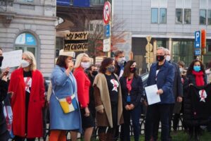 PES hails European Parliament resolution supporting Polish women’s rights, calls for assessment on Rule of Law